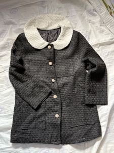 Elegant Tweed Jacket with Pearl Buttons