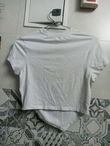 Chic White Cropped Tee