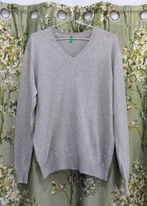 Benetton Men's Grey V-Neck Sweater
