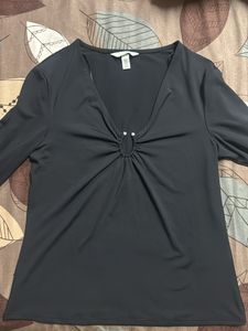 Elegant Black V-Neck Top