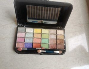 Eyeshadow Palette with Mirror &amp; Applicators