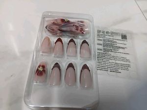 Savana New Flowers &amp; Gold Details Artificial Nails