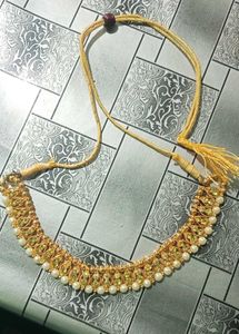 Elegant Gold Necklace with Pearls