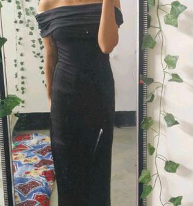 Elegant Black Off-Shoulder Maxi Dress