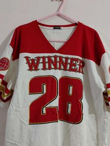 Vintage "Winner 28" Graphic T-Shirt