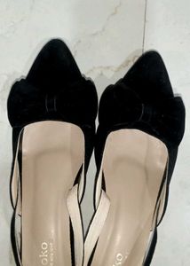 Black velvet sandel