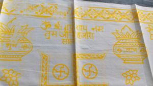 Swaddler FOR NEW MOTHER RITUALS (Kua Pujan)