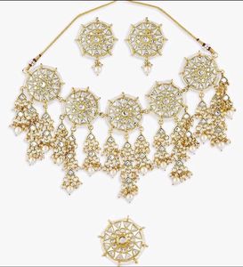 145. Zaveri Pearls Kundan Set
