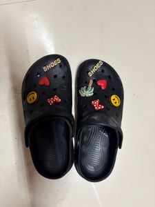 Cute Black Clogs with Charms💗