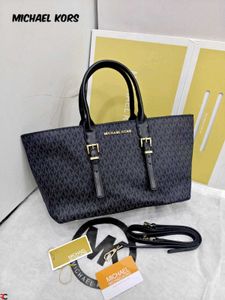 MICHAEL KORS MOORE ( COPY)SMALL SIGNATURE LOGO SAT
