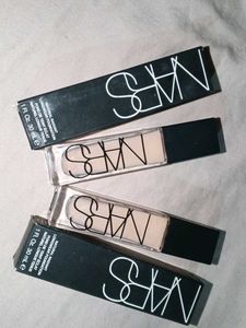 Combo NARS Natural Radiant Longwear Foundation