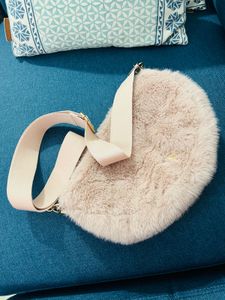 sale only today 💕💕VS teddy sling bag
