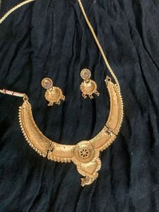 Elegant Gold Necklace &amp; Earring Set