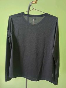 Performax gym tee with thumbholes