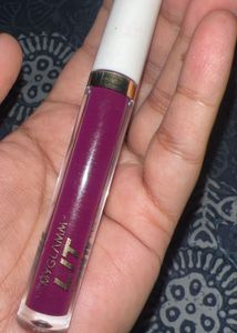 Vibrant Pink/Purple Lipstick Swatch