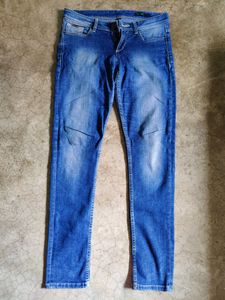 skinny fit jeans