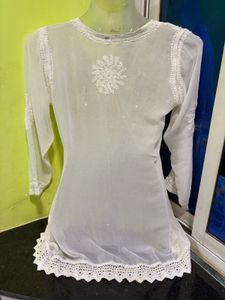 🫶🏻🤍🤍🤍*White Chikankari short kurti