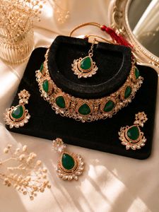 Emerald Kundan Choker Necklace Set