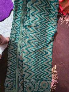 Elegant Green &amp; Gold Saree stiched blouse