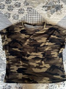Camouflage Print T-Shirt size S
