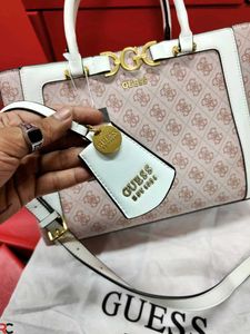 GUESS* ( NO BOX)*DAGAN SMALL TRI COMPARTMENT SATCH