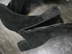 Chic Black Corduroy Boots