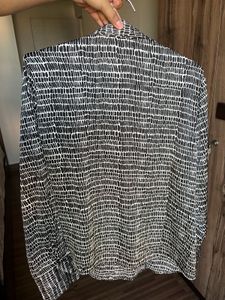 Chic Black &amp; White Printed Button-Down Shirt