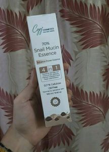 CGG COSMETICS 70% SNAIL ESSENCE
