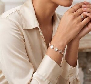Elegant Rose Gold Bracelet with Mother of Pearl