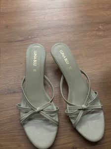 Luna Blu Women's Flat Sandals