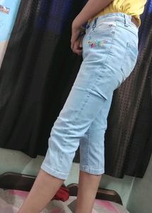 Knee Length Capri Jeans For Girls