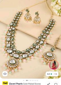 Exquisite Kundan Necklace Set with Earrings