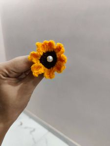 Crochet sunflower pin 🌻