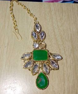 Stunning Emerald & Crystal Maangtika