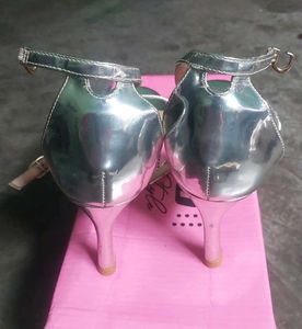 Shiny Silver stabut wantimen heels