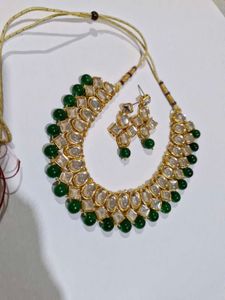 Stunning Kundan Necklace with Earrings Set