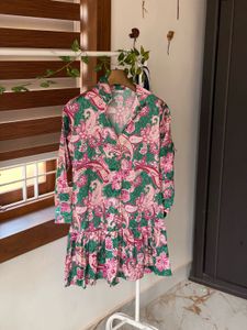 Never Worn /Vibrant Paisley Print Mini Dress
