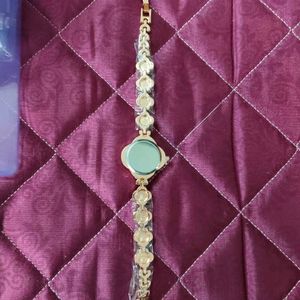 Elegant Green Clover Watch
