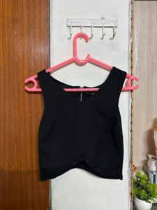 Chic Black Sleeveless Crop Top