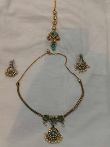 Elegant Emerald &amp; Pearl Necklace Set