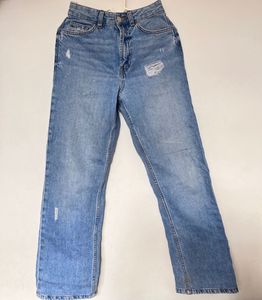 Women’s Blue Distressed Jeans – Size 26