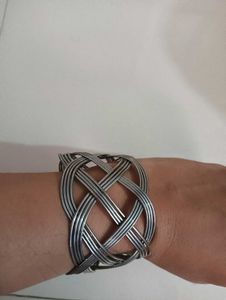 Adjustable bracelet