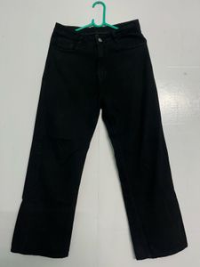 Classic Black Wide-Leg Jeans