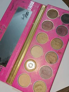 Paris Hilton Girl Boss Eyeshadow Palette