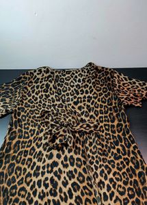 Women   Beige &amp;Black  Leopard Print Top with Knot.