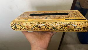 Wooden tissue paper holder