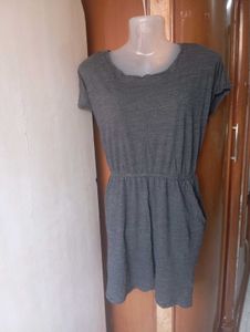 Casual Grey Knit Dress with Pockets