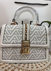 ALDO AUTHENTIC ON STORE ARTICLE