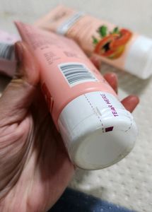 ( Sealed) Grapefruit Squeeze Face Wash