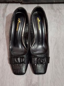 Chic Black Croc-Embossed Heels